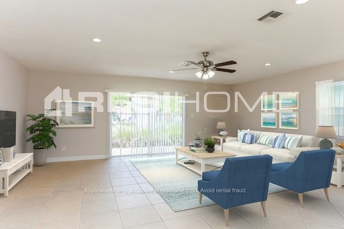 2943 Nw 9th St - Photo 7 of 17