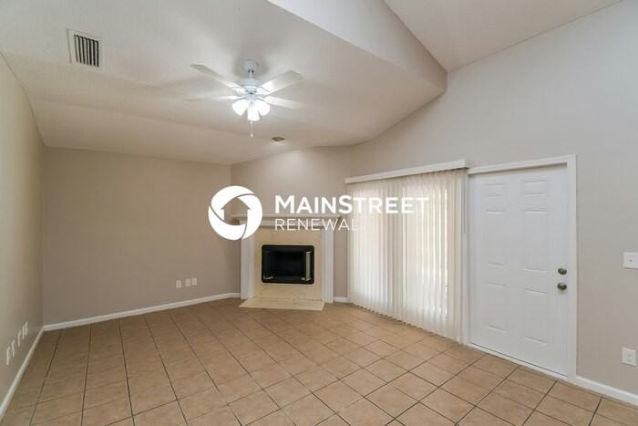 579 Charles Pinckney St - Photo 3 of 16