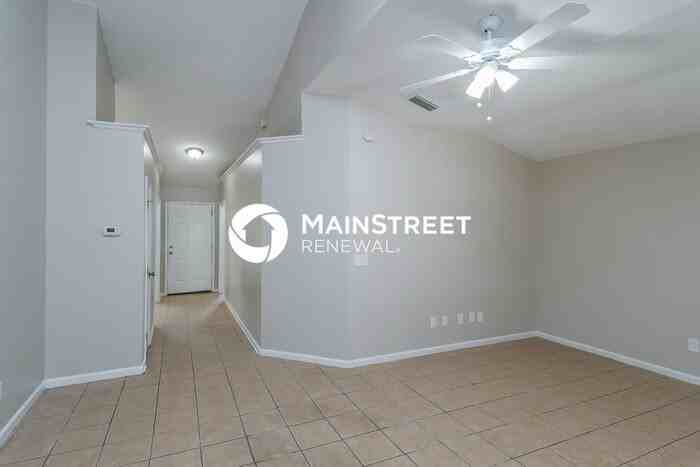 579 Charles Pinckney St - Photo 6 of 16