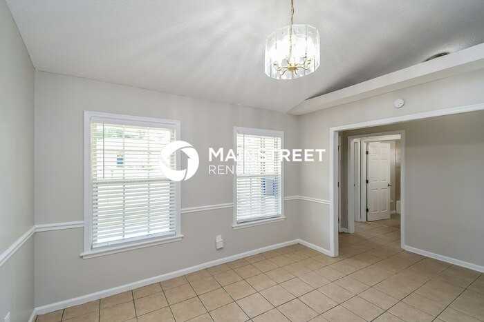 579 Charles Pinckney St - Photo 7 of 16