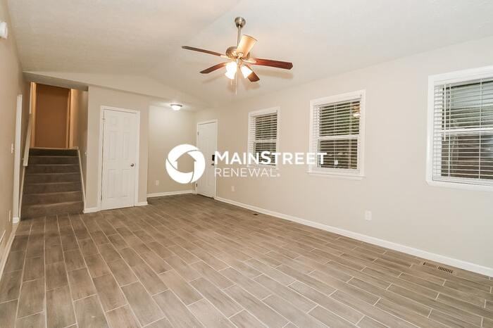 4349 Parkview Dr - Photo 6 of 18