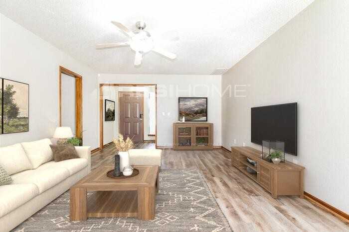 8340 Nw 109th Ter - Photo 5 of 17