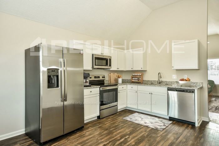 2605 Calais Ct - Photo 3 of 17