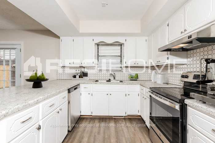 2200 Summer Oak Dr - Photo 2 of 18