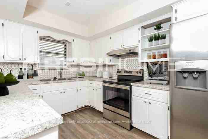 2200 Summer Oak Dr - Photo 3 of 18