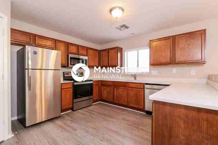 12814 W Pershing St - Photo 7 of 17