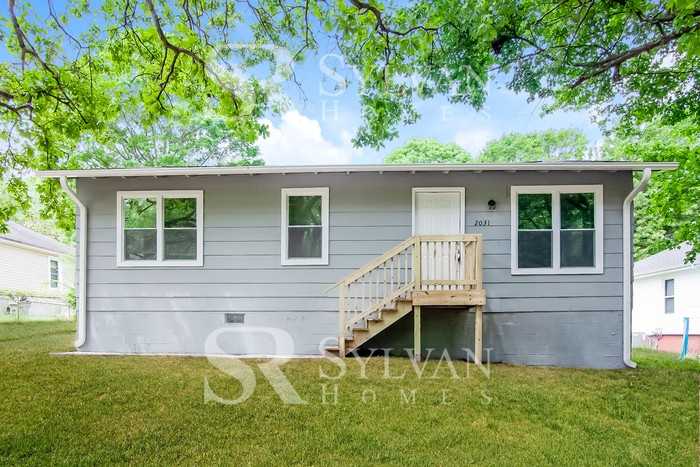 2031 S Pine Dr - Photo 2 of 16