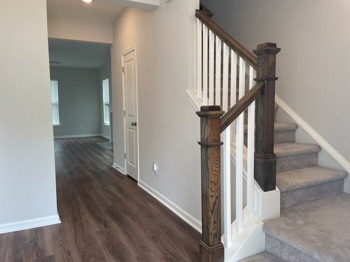 2903 Siebold Dr - Photo 5 of 36