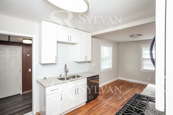 2424 Paxton St - Photo 6 of 16