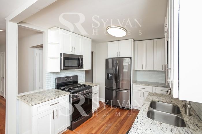 2424 Paxton St - Photo 7 of 16