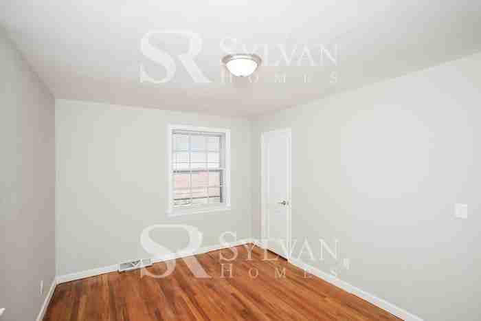 2424 Paxton St - Photo 7 of 15