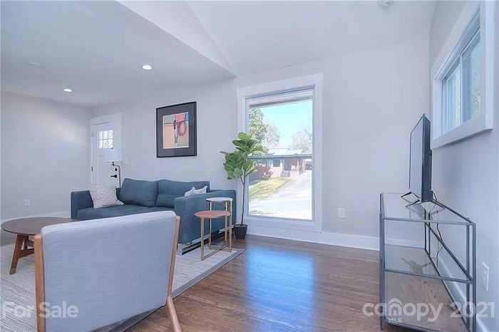 3459 Airlie St - Photo 5 of 30