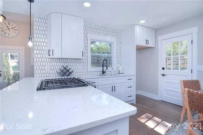 3459 Airlie St - Photo 6 of 30