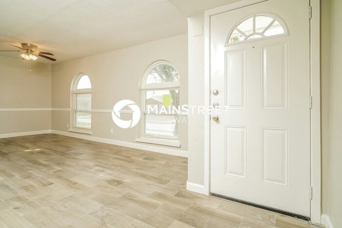 8913 Vernon Dr - Photo 3 of 16