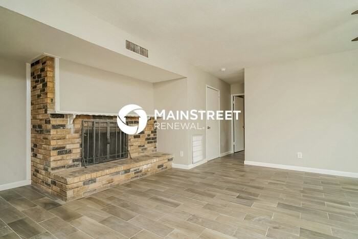 8913 Vernon Dr - Photo 4 of 16