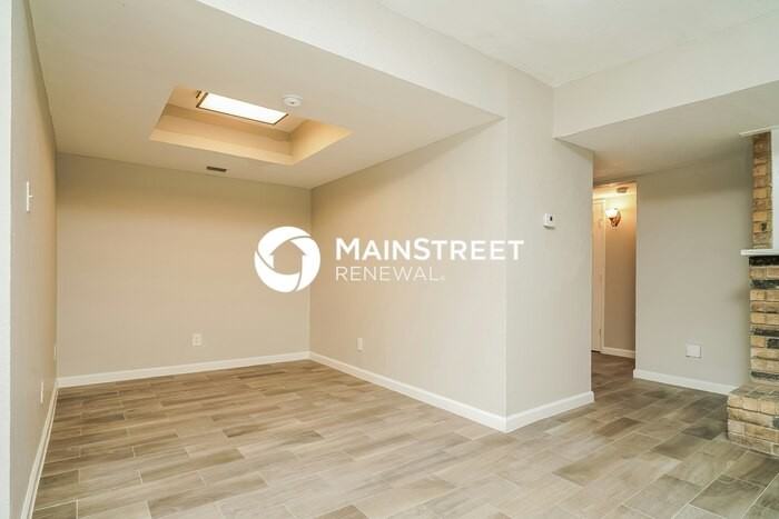 8913 Vernon Dr - Photo 5 of 16