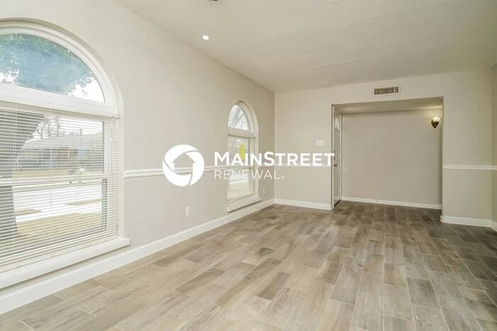 8913 Vernon Dr - Photo 7 of 16