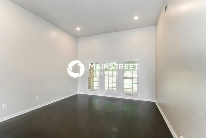 4227 Old Forest Rd - Photo 3 of 16