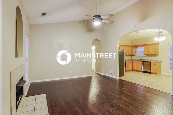 4737 Longmeadow Dr - Photo 4 of 15