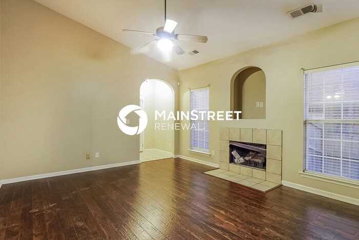 4737 Longmeadow Dr - Photo 6 of 15