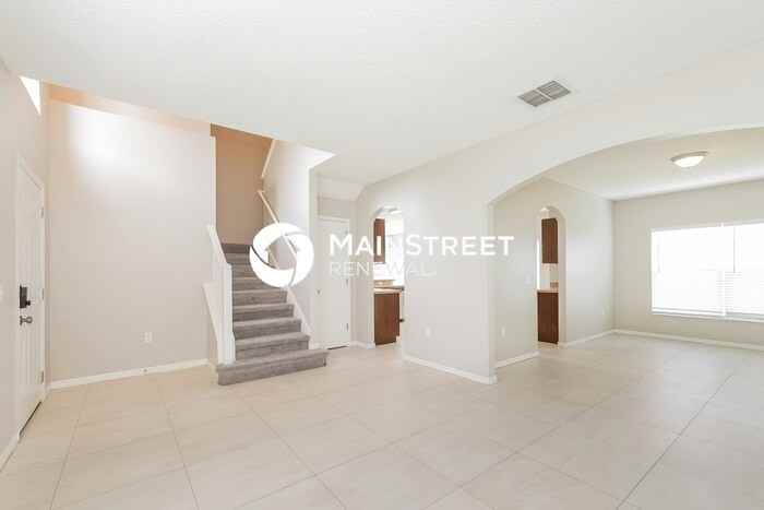 133 Carlisle Ct - Photo 4 of 17