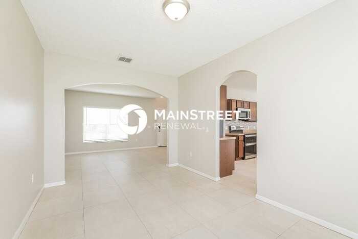 133 Carlisle Ct - Photo 5 of 17