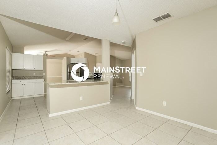 557 Oak Branch Cir - Photo 2 of 16