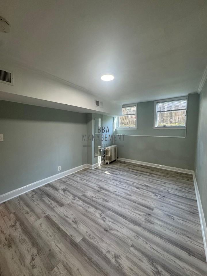 98 Strathmore Rd #1B - Photo 5 of 10