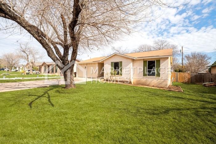 1804 Easton Dr - Photo 2 of 32