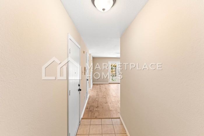 1804 Easton Dr - Photo 4 of 32