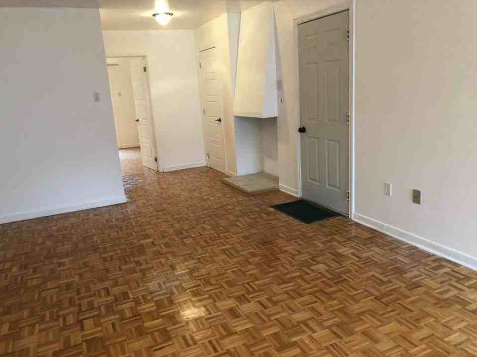 3642 Avenue Coloniale #3 - Photo 5 of 6