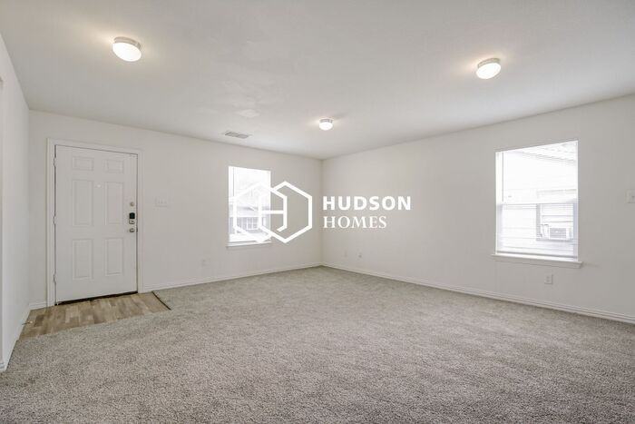 1107 Hemphill St - Photo 3 of 14