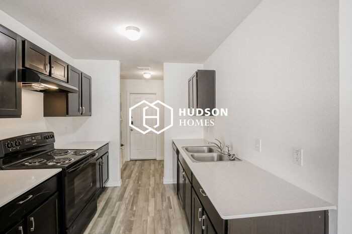 1107 Hemphill St - Photo 5 of 14