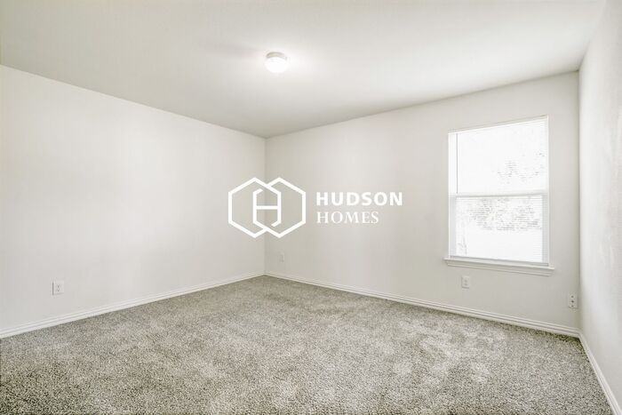 1107 Hemphill St - Photo 7 of 14