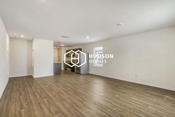 8117 Saint Louis St - Photo 4 of 14