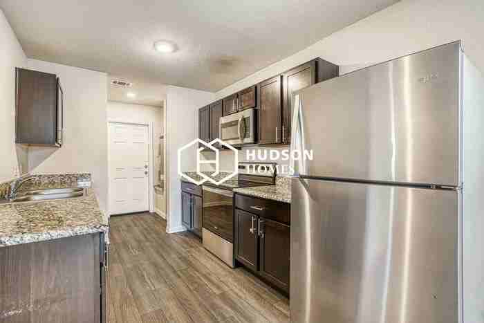 8117 Saint Louis St - Photo 5 of 14