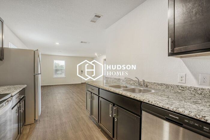 8117 Saint Louis St - Photo 6 of 14