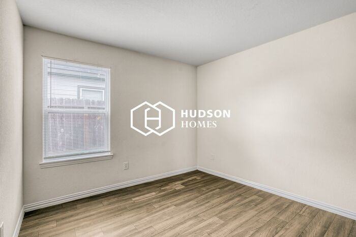 8117 Saint Louis St - Photo 7 of 14