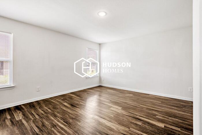 425 Shorty St - Photo 3 of 14