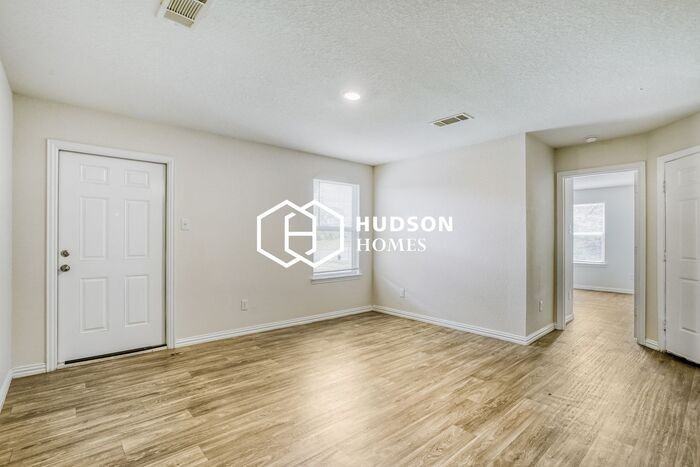4615 Redbud St #B - Photo 4 of 14