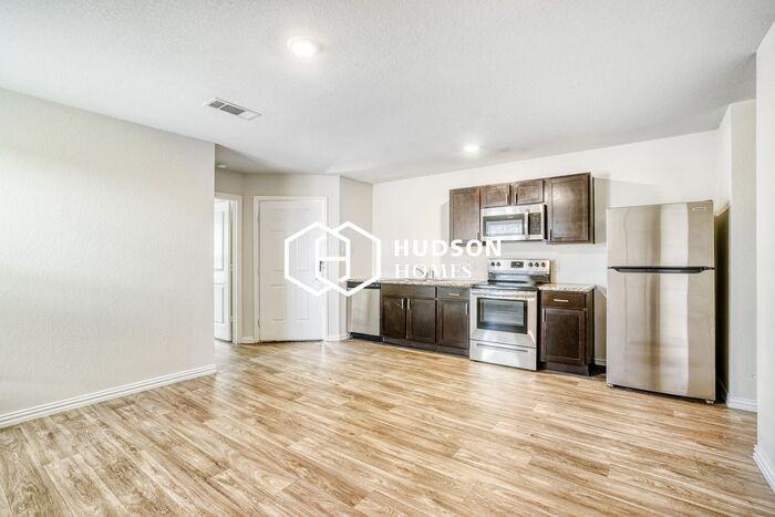 4615 Redbud St #B - Photo 5 of 14