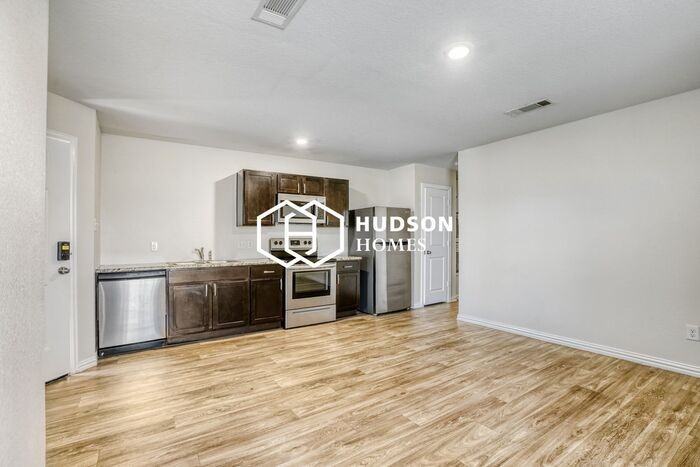 4615 Redbud St #B - Photo 6 of 14