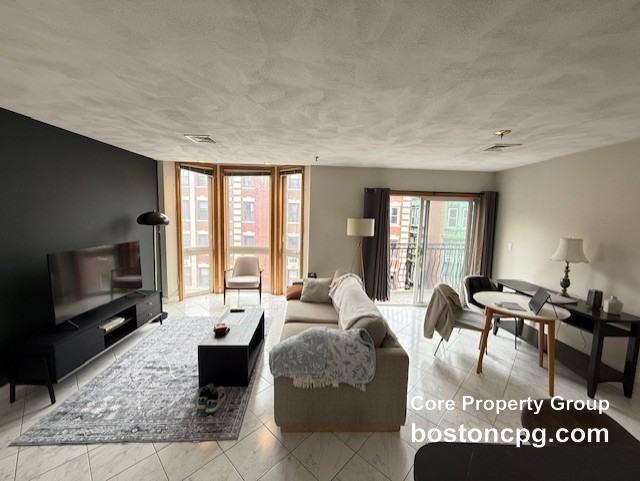 237 Hanover St #4B