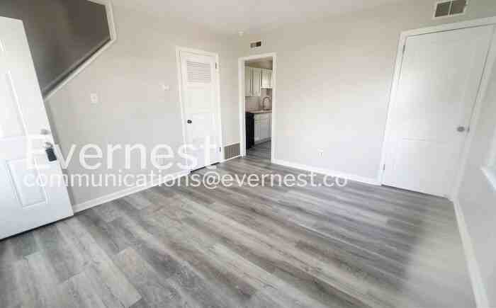 685 Valerie Ln - Photo 4 of 17