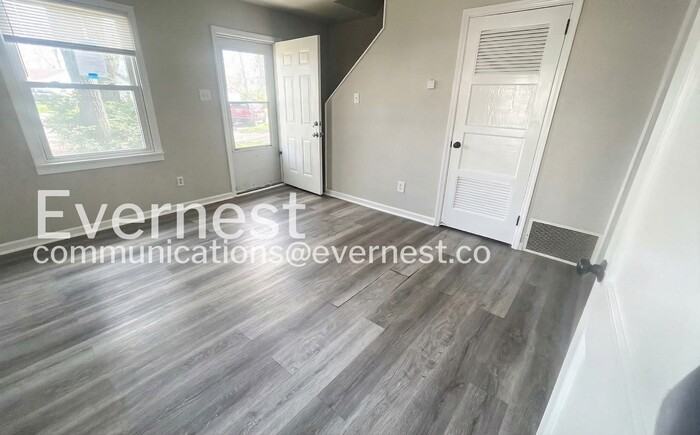 685 Valerie Ln - Photo 5 of 17