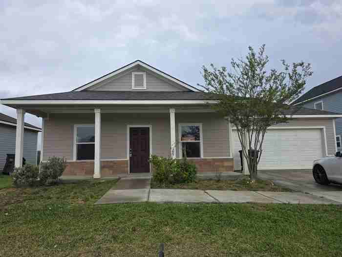 107 Hummingbird Ave - Photo 2 of 13