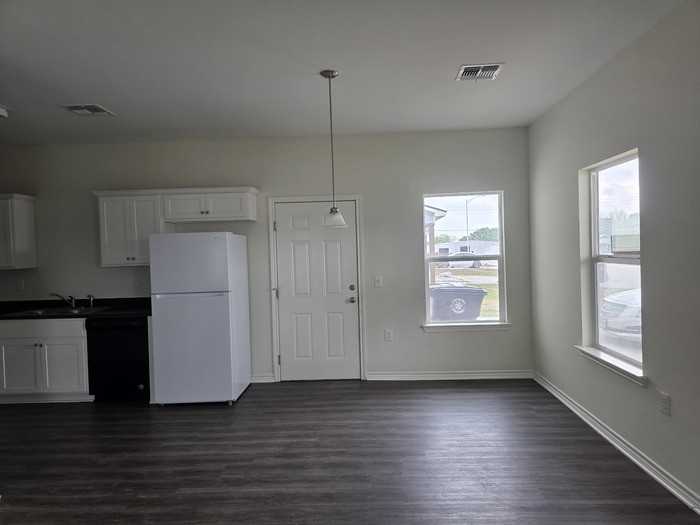 107 Hummingbird Ave - Photo 4 of 13