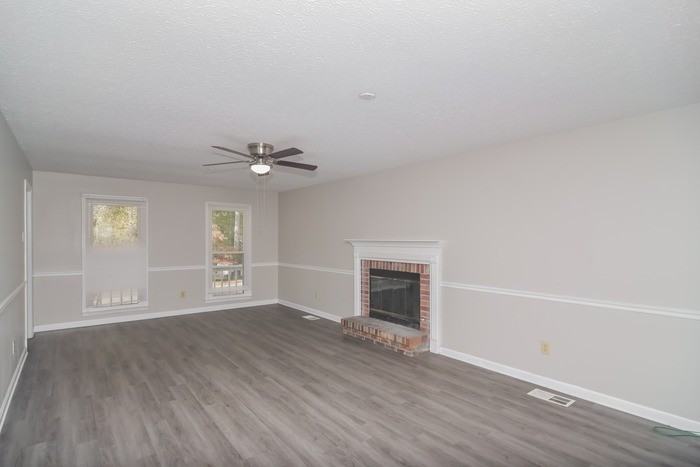 415 Congress Dr - Photo 5 of 13