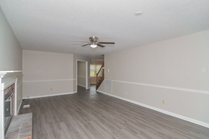 415 Congress Dr - Photo 6 of 13