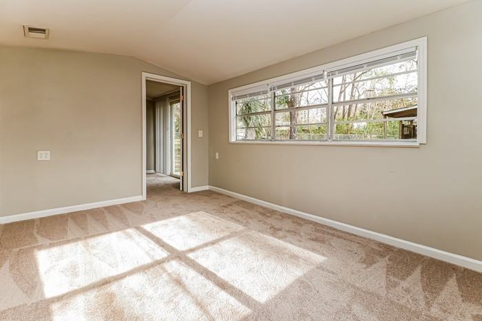 229 Dogwood Ave - Photo 2 of 10